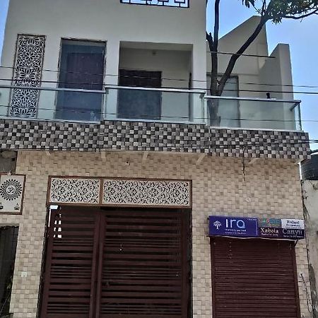 Ira Homestay Mathura - Divine Spiritual Stay Exterior photo