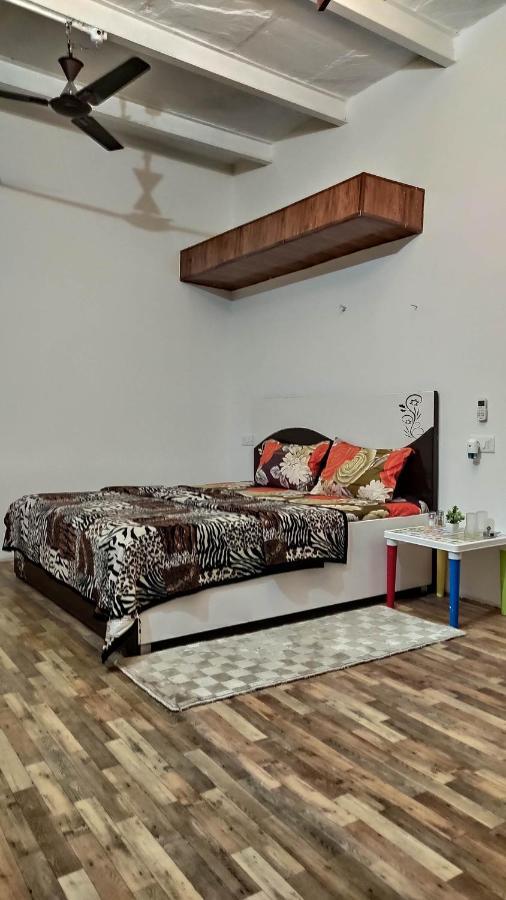 Ira Homestay Mathura - Divine Spiritual Stay Exterior photo