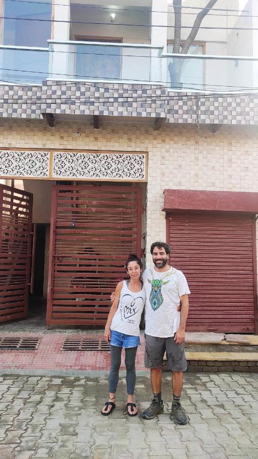 Ira Homestay Mathura - Divine Spiritual Stay Exterior photo