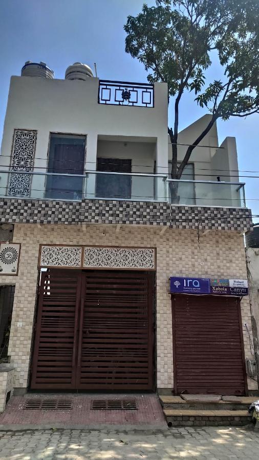 Ira Homestay Mathura - Divine Spiritual Stay Exterior photo